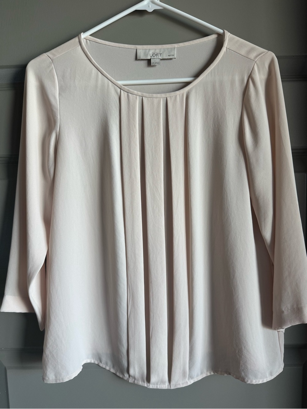 LOFT Cream-Colored Pleated Front Semi-Sheer Blouse Size Small Petite